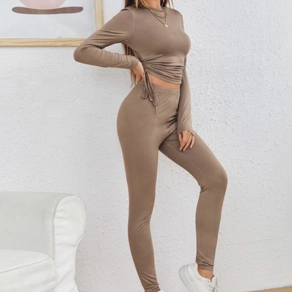 SHEIN Pants - ⭐️HPx3 Runched crop top and legging set